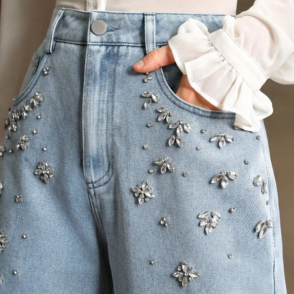 Light Wash Casual Women's Hand-Stitched Rhinestone Jeans - Picture 4 of 8